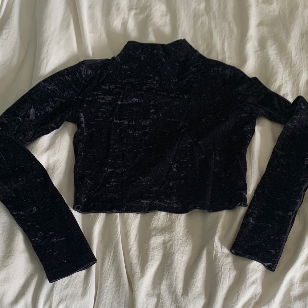 Lululemon Black Velvet Crop Top